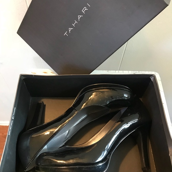 Tahari Size 9 Black Paten Leather Heels - Picture 2 of 5